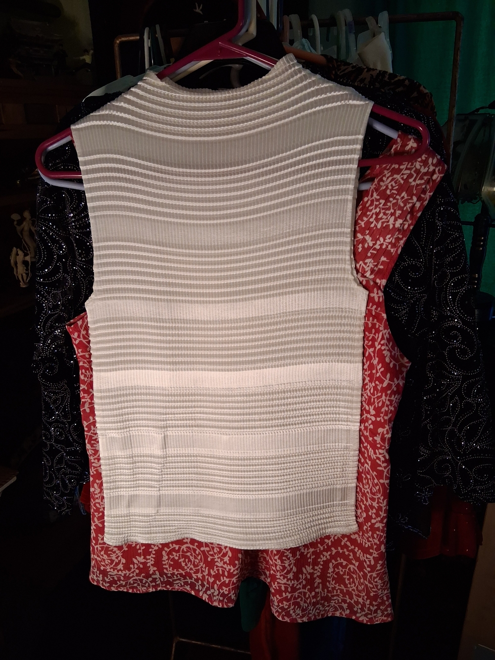 NICOLA Cream Textured Sleeveless Knit Tank